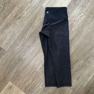 LULULEMON cropped leggings dark grey size 6